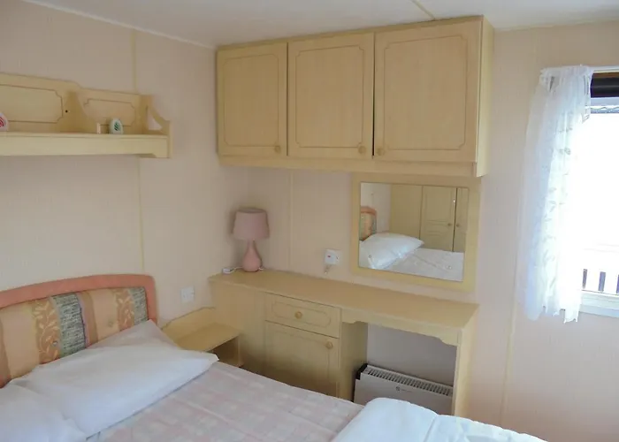 Sealands : Atlas Sl:- 6 Berth, Access To The Beach, Close To Site Entrance