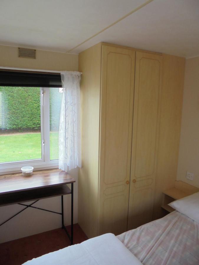 Sealands : Atlas Sl:- 6 Berth, Access To The Beach, Close To Site Entrance