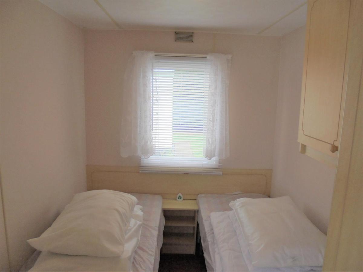Sealands : Atlas Sl:- 6 Berth, Access To The Beach, Close To Site Entrance Apartment